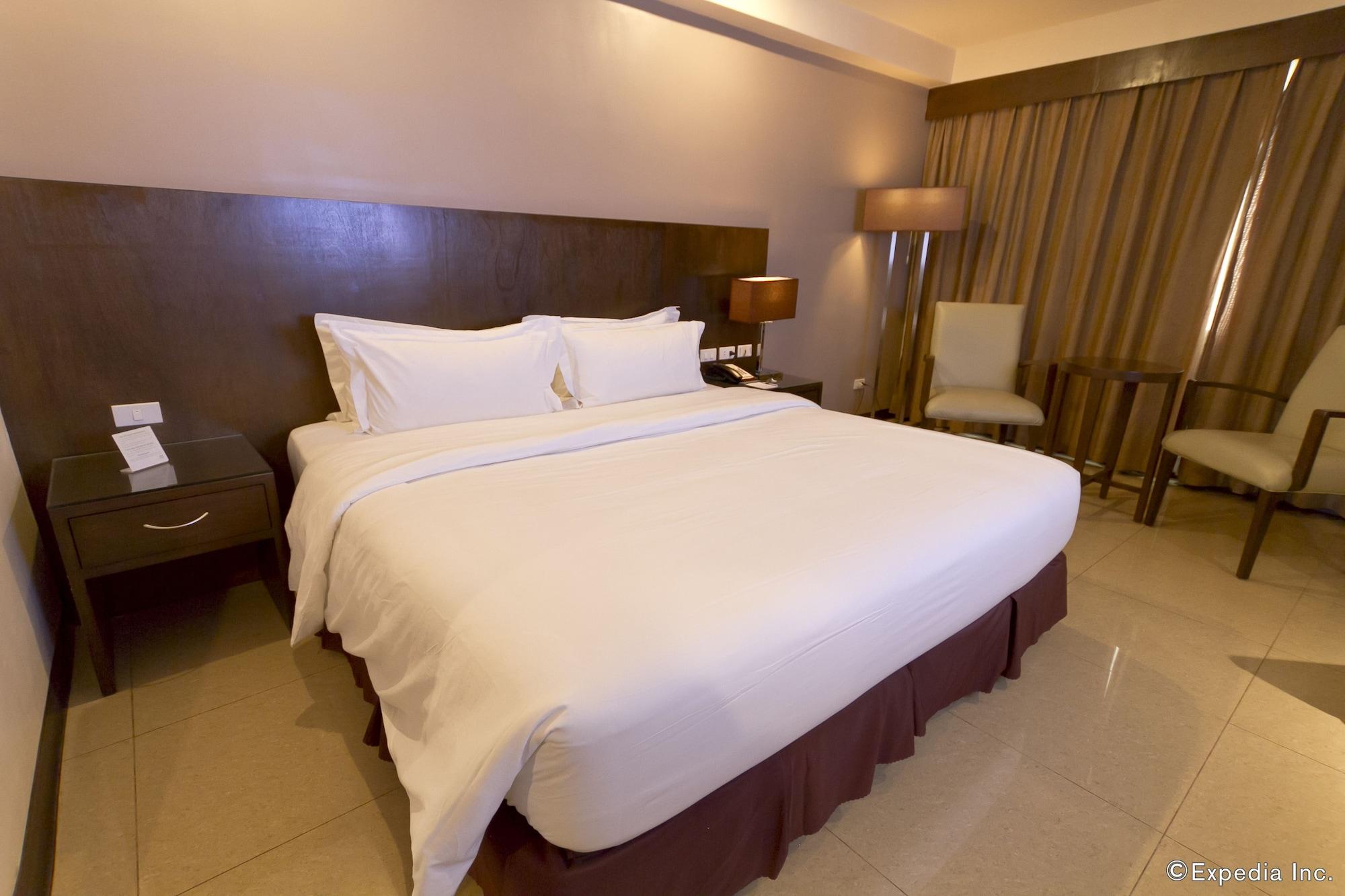 Mandarin Plaza Hotel Cebu Exterior foto