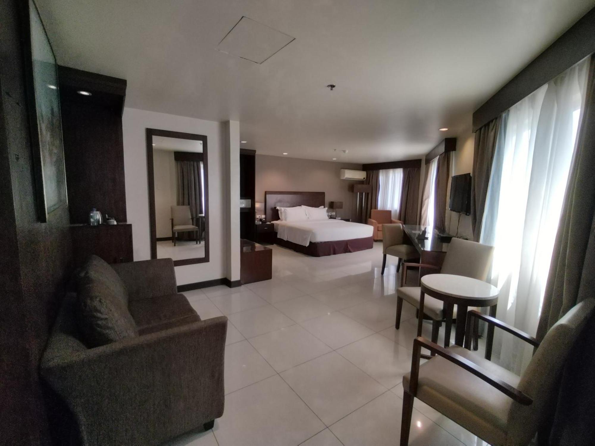 Mandarin Plaza Hotel Cebu Exterior foto