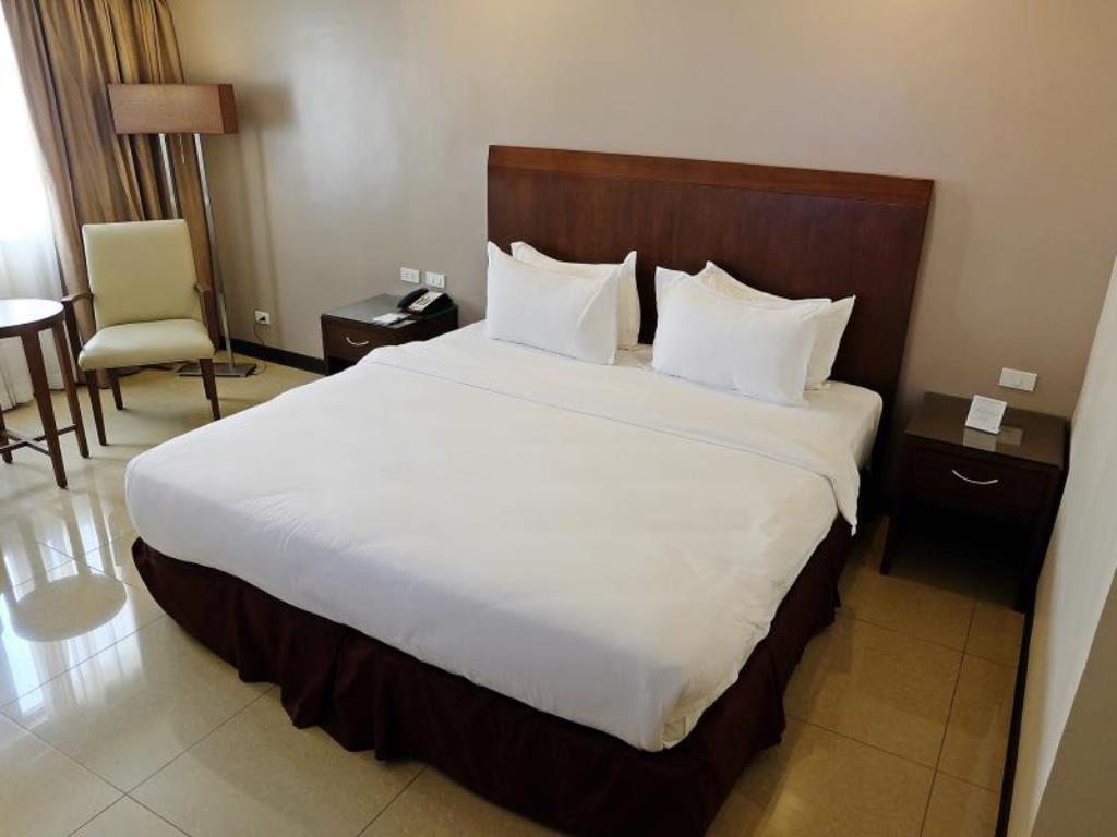 Mandarin Plaza Hotel Cebu Exterior foto
