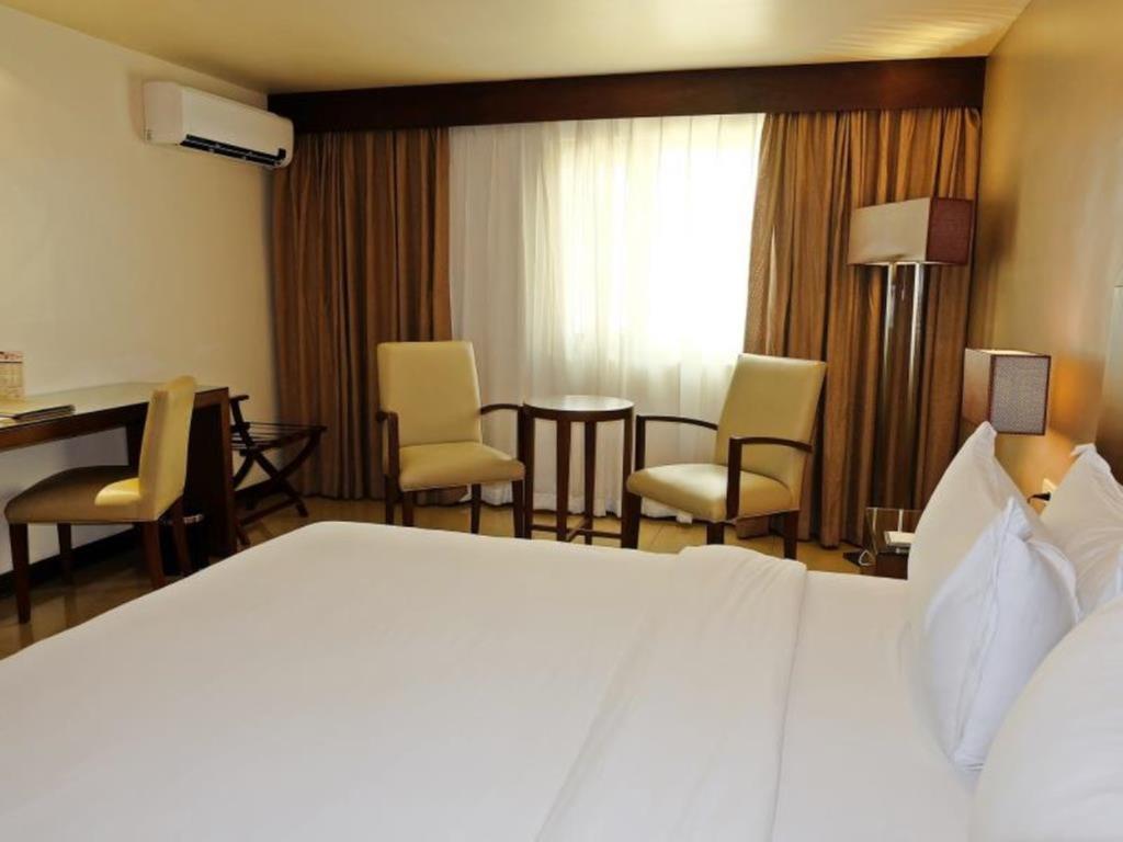Mandarin Plaza Hotel Cebu Exterior foto