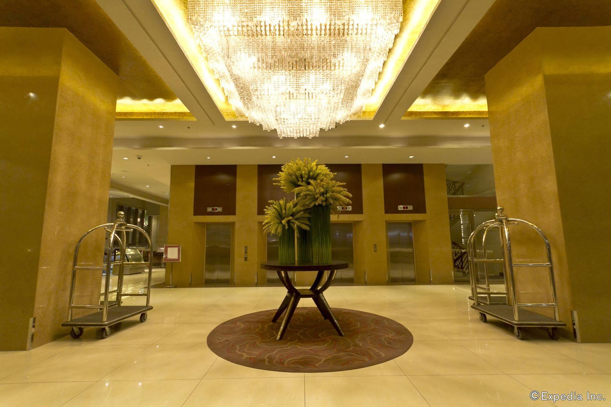 Mandarin Plaza Hotel Cebu Exterior foto